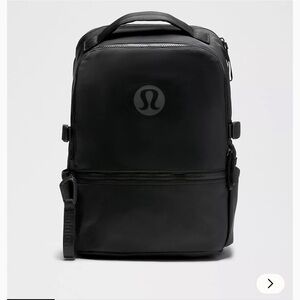 New with Tag Crew black Backpack 22L Lululemon 
Logo
